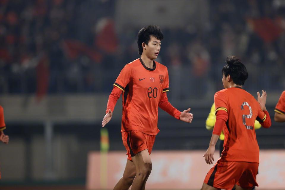 赵松源“打爆”阿森纳！46分钟独造两球，1V3一条龙，半场闪击